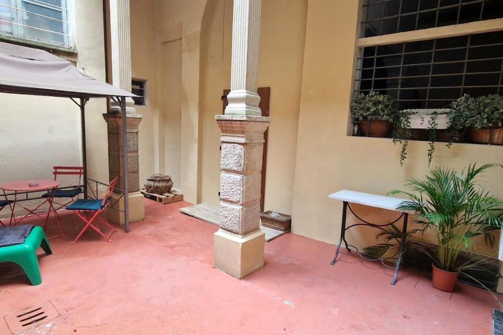 Central And Cozy Loft With Courtyard Bologna Luaran gambar